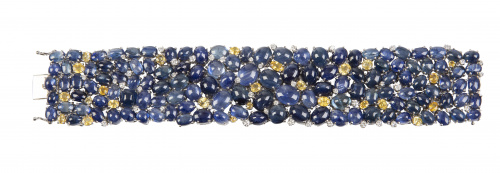 Brazalete ancho articulado completamente cuajado de cabucho