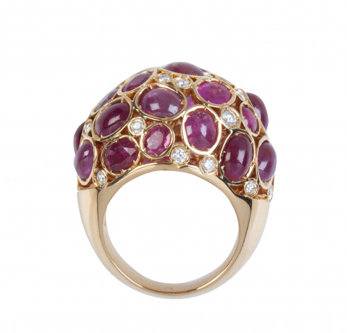 Sortija bombée cuajada de cabuchones de rubíes combinados c