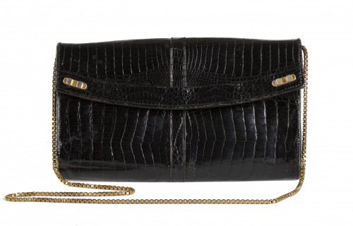 Bolso de piel de cocodrilo negro años 70 tipo clutch, con c