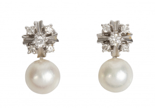 Pendientes tu y yo de perla, con rosetón de brillantes enga