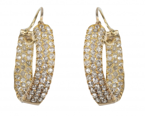 Pendientes criollas con diseño de banda con pavé de brillan