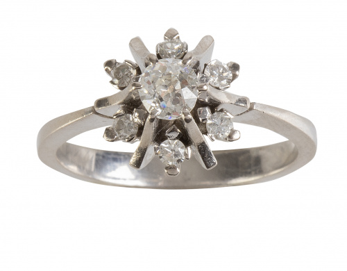 Sortija rosetón con brillante central elevado de 0,40 ct 