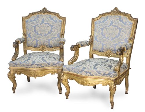 Pareja de butacas de estilo Luis XV en madera tallada y dor
