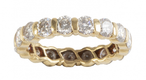 Sortija alianza completa de brillantes separados por pequeñ