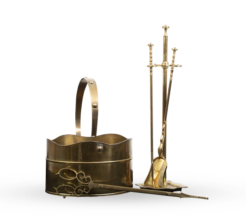 Cubo y elementos de chimenea de bronce dorado.S. XX.