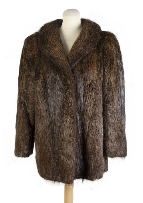 Caquetón de nutria con cuello de solapa y bolsillos lateral