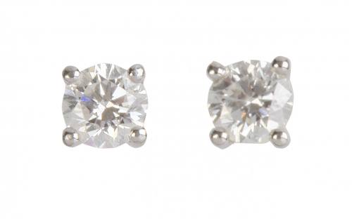 Pendientes dormilonas de brillantes engastados en cuatro ga