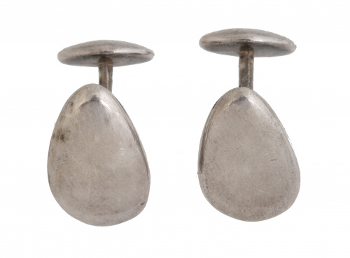 Gemelos con forma de gota en plata de CHUS BURES