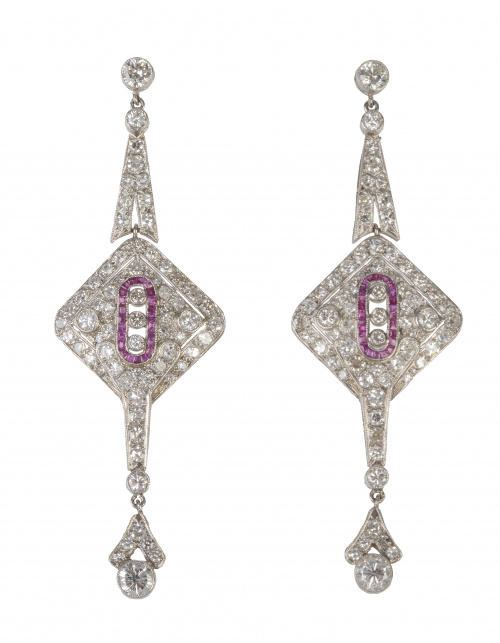 Pendientes largos Art-Decó de brillantes y rubíes con cuerp