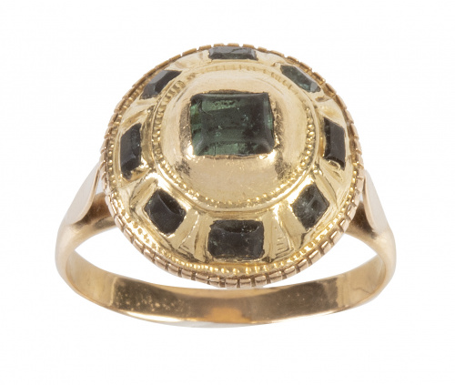 Sortija S. XIX con diseño de botón de símil esmeraldas 