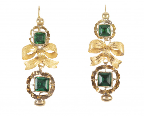 Pendientes largos S. XIX con dos flores de símil esmeralda 