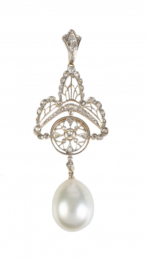 Colgante Belle-Epoque de diamantes con gran perla en forma 