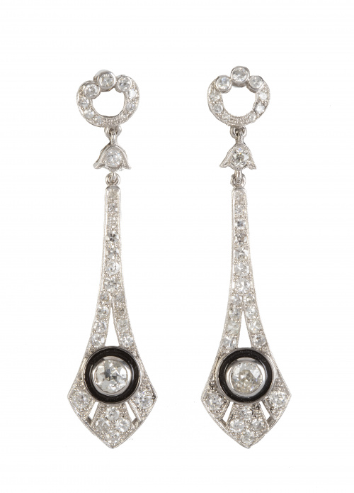 Pendientes largos estilo Art- Deco con diseño de punta de f