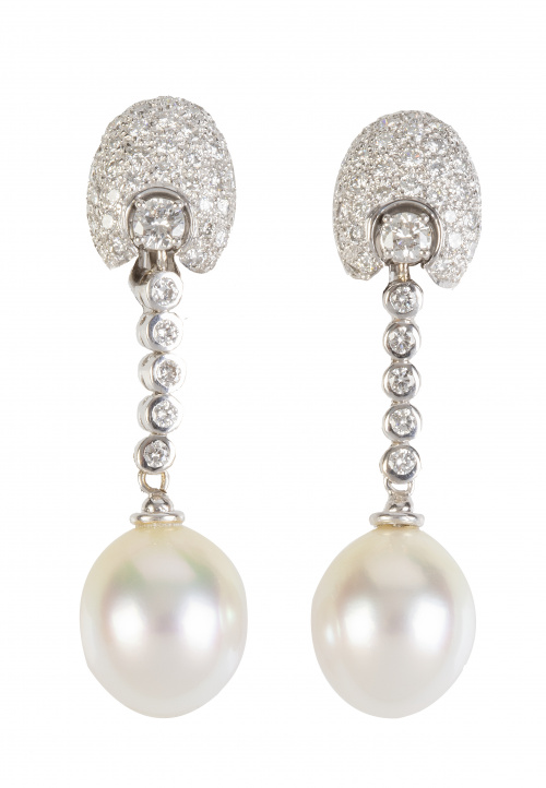 Pendientes largos con grandes perlas Australianas ovoides, 