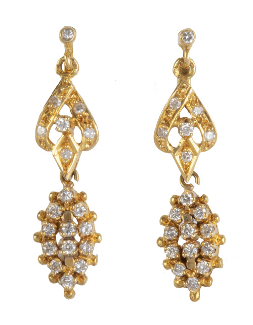 Pendientes largos de brillantes con formas ojivales que pen