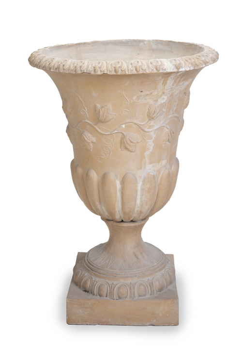 Copa de jardín en terracota, decorada con friso de hojas.