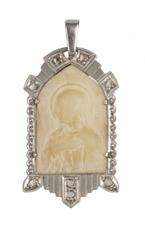 Medalla Art-Decó con Virgen de márfil en marco geométrico a