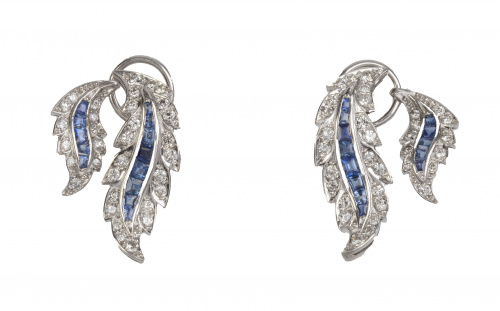 Pendientes con original diseño de dobles hojas de zafiros y