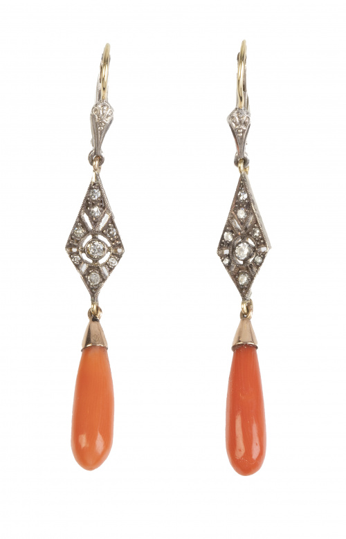 Pendientes largos Art-Decó con rombos de brillantes y peril