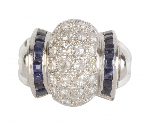 Sortija chevaliere con centro bombée de pavé de brillantes 