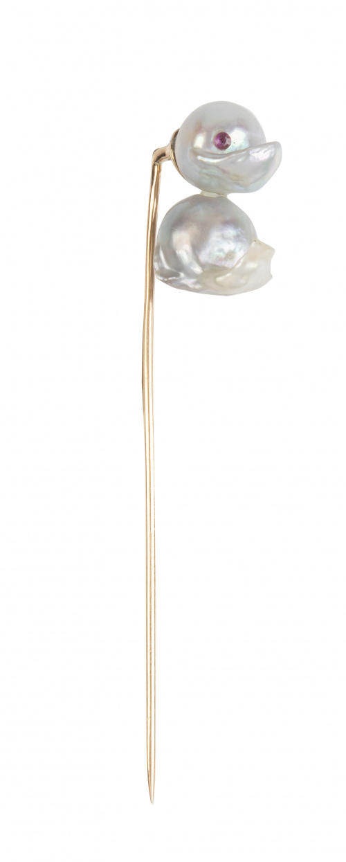 Alfiler de corbata con perla barroca en forma de pato con o