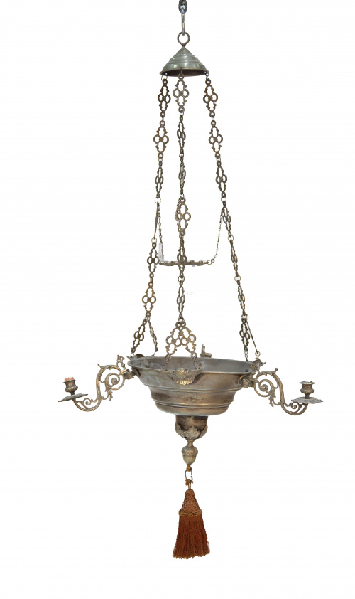 Lámpara votiva de bronce, de tres brazos de luz, con cabeza