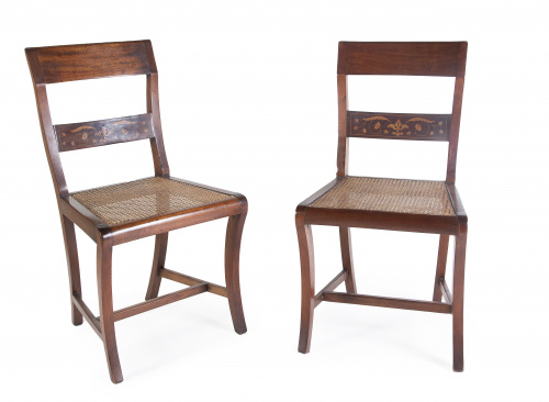 Pareja de sillas Doña María con marquetería y asiento de en