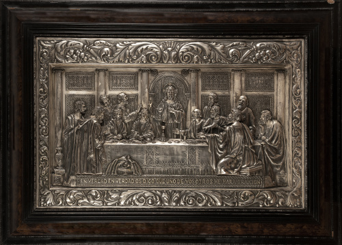 La última CenaPlaca de metal plateado en relieve e inscri
