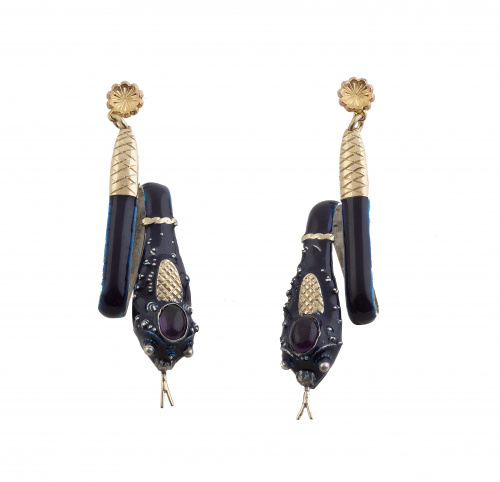 Pendientes largos con diseño de serpientes en esmalte en az