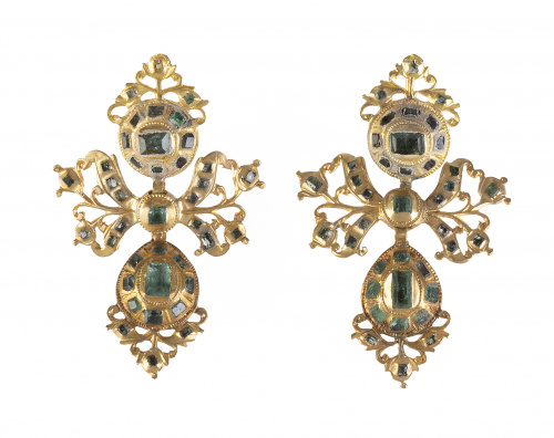 Pendientes populares S. XVIII-XIX de esmeraldas con tres cu