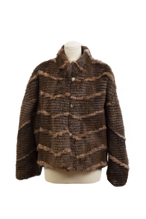 Chaquetón de piel de nutria semirasurado de dos colores que