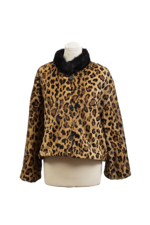 Chaqueta de piel sintética con estampado de leopardo y cuel