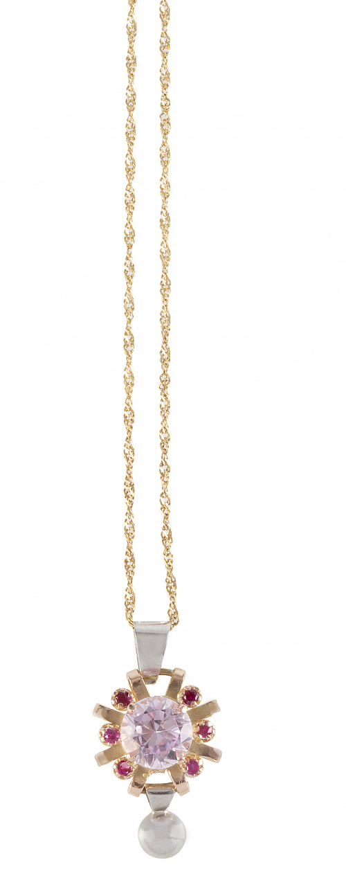 Pendentif con flor de rosa de Francia central enmarcada por