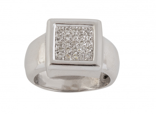 Sortija cuadrada con pavé de brillantes con marco de oro li