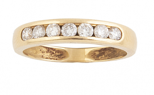 Sortija media alianza con siete brillantes en carril