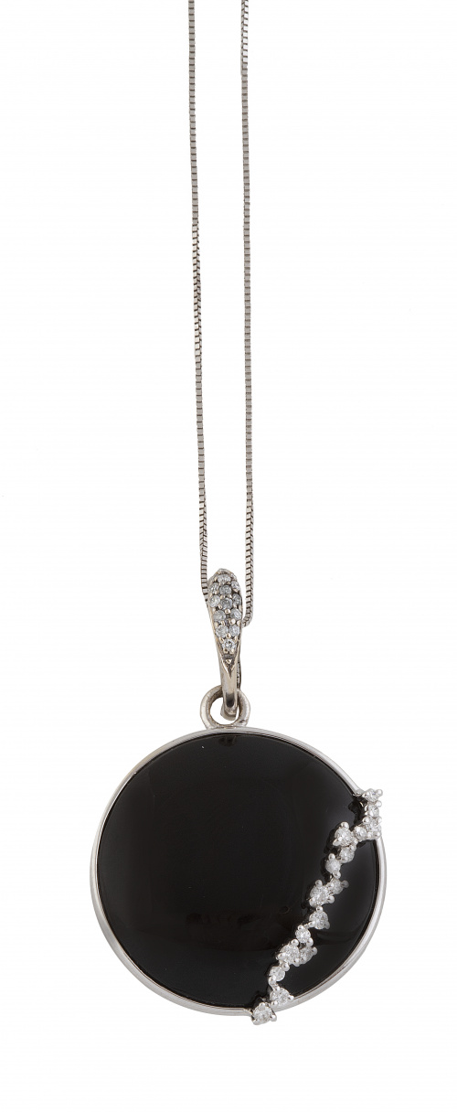 Colgante circular de ónix con línea de brillantes en zig-za