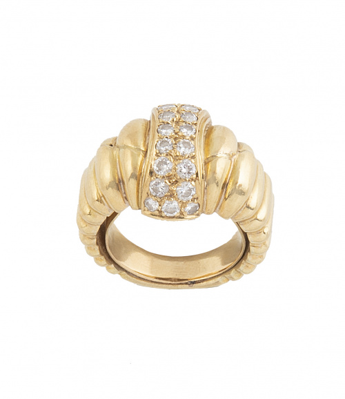 Sortija con banda de dos líneas de brillantes en montura el