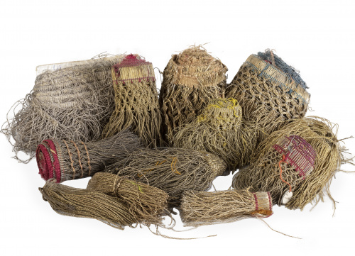 Lote de doce piezas para aplicación en hilos dorados.S. X