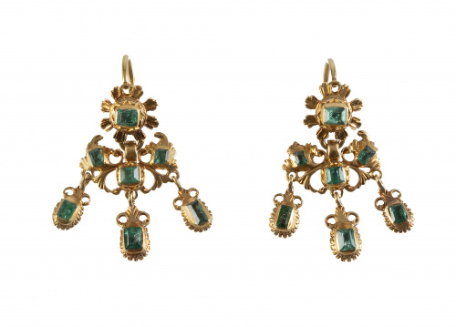 Pendientes lagos populares de esmeraldas S. XIX con flor de