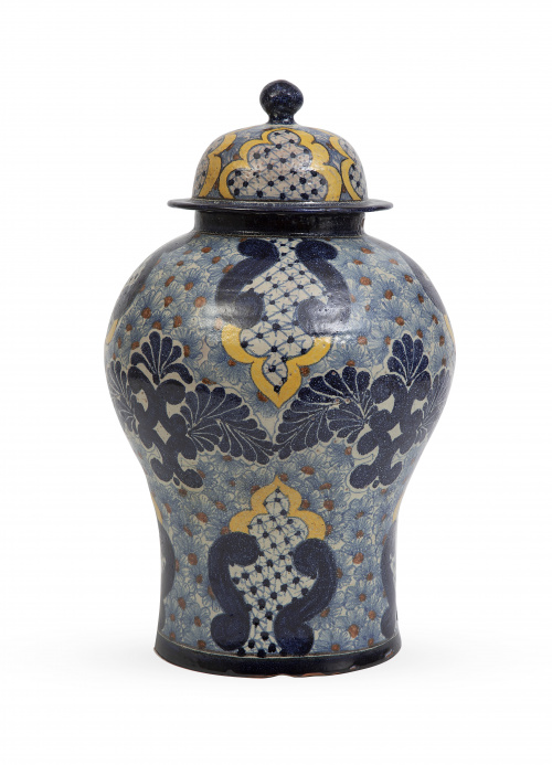 Tibor de cerámica esmaltada en azul y amarillo.Talavera, 