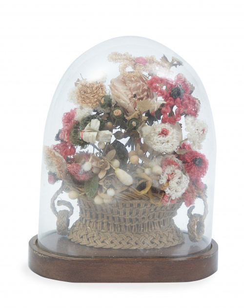 Fanal con cesto de flores en tela.España, S. XIX.