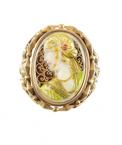 Sortija FUSSET Y GRAU c. 1900 con dama de marfil policromad