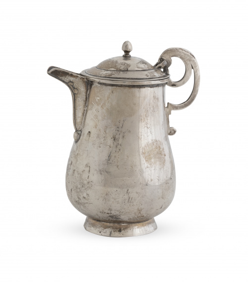 Pequeño jarro de plata para servicio de mesa.España, S. X