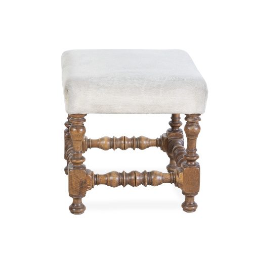 Banqueta Felipe V de madera de nogal tallada.España, pp. 