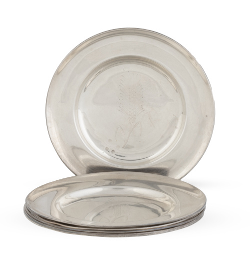 Juego de seis platos de plata para el pan, con una espiga g