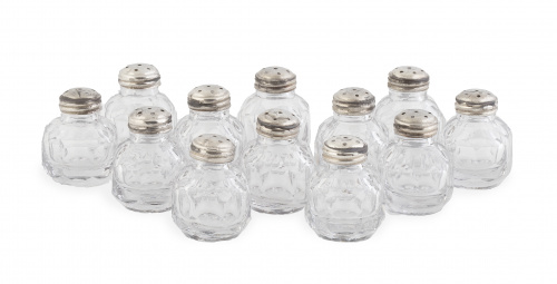 Lote de 12 saleros de cristal facetado y tapa de metal.