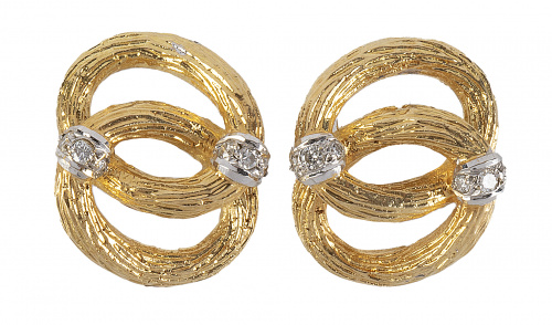 Conjunto de pendientes y sortija de aros con decoración gra