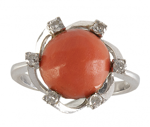 Conjunto de pendientes y sortija de cabuchones de coral y o