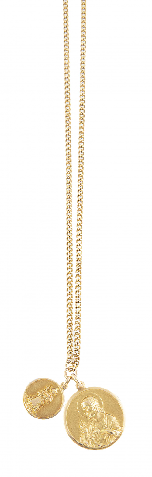 Cadena con dos medallas, una de Sagrado Corazón y otra de S