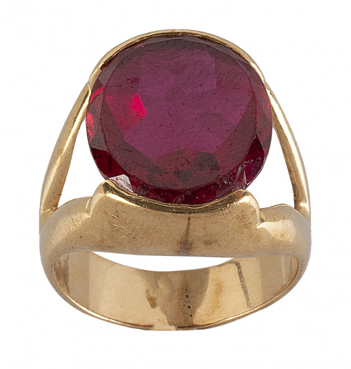 Sortija años 40 con piedra roja sintética en montura calada